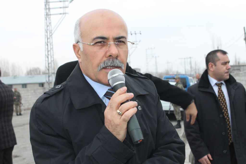 Vali Ahmet Pek Aşşağı Çarıkçı ve Çalpala Köylerinde İncelemelerde Bulundu