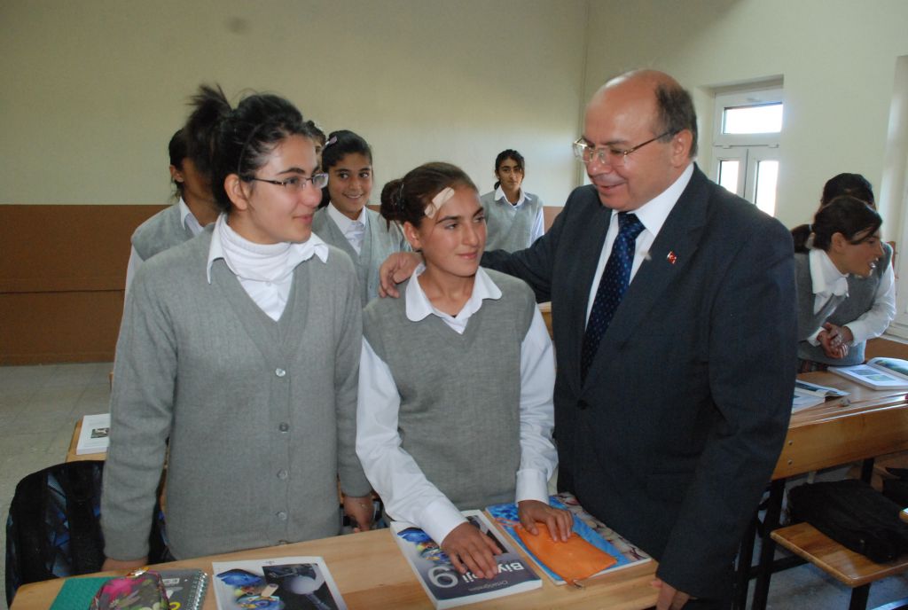Vali Çiçek Aralık ilçesinde incelemelerde bulundu