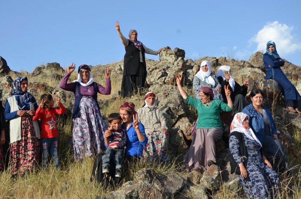 Canlı kalkan eylemi devam ediyor