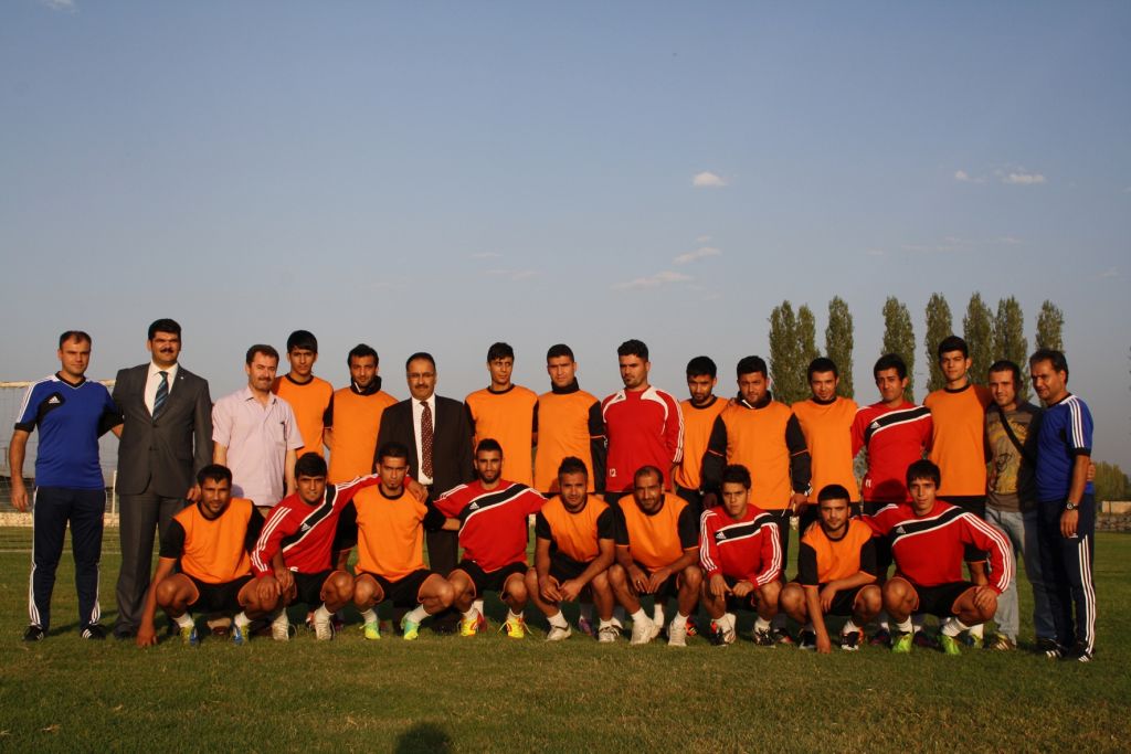 Rektör İbrahim Hakkı Yılmaz Iğdır Üniversitesi Futbol Takımını Ziyaret Etti