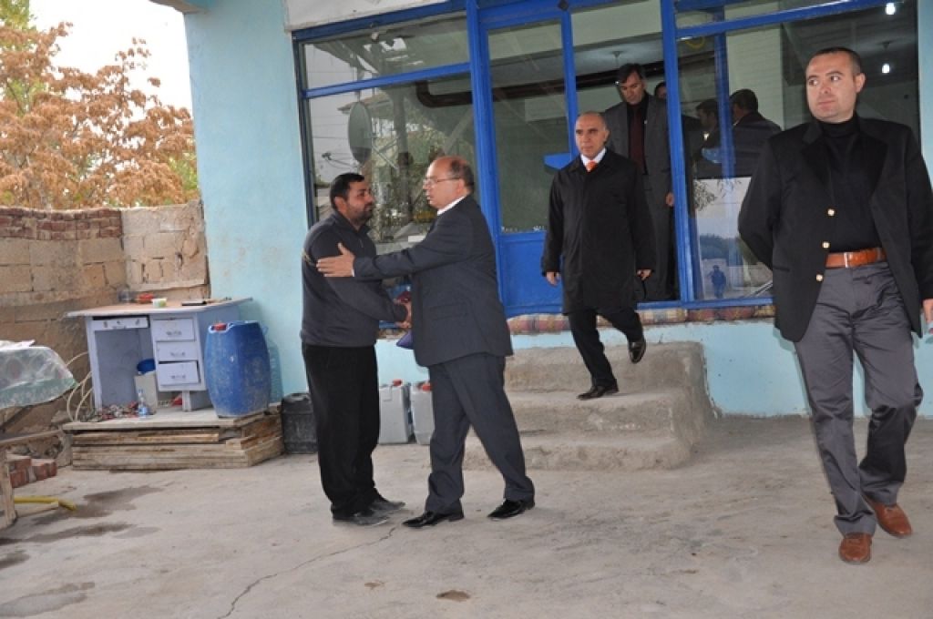 Vali Amir Çiçek Alikamerli Mahallesinde Ziyaretlerde Bulundu