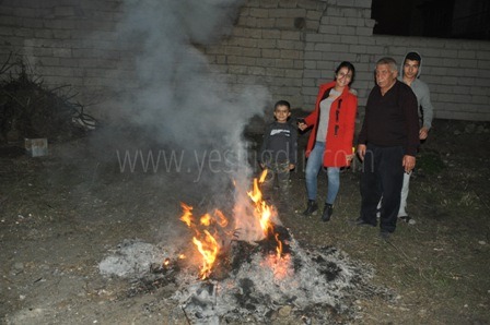 NEVRUZ BAYRAMI IĞDIR'DA BAŞLADI IĞDIRLILAR GECE ATEŞ YAKIP ÜSTÜNDEN ATLADILAR
