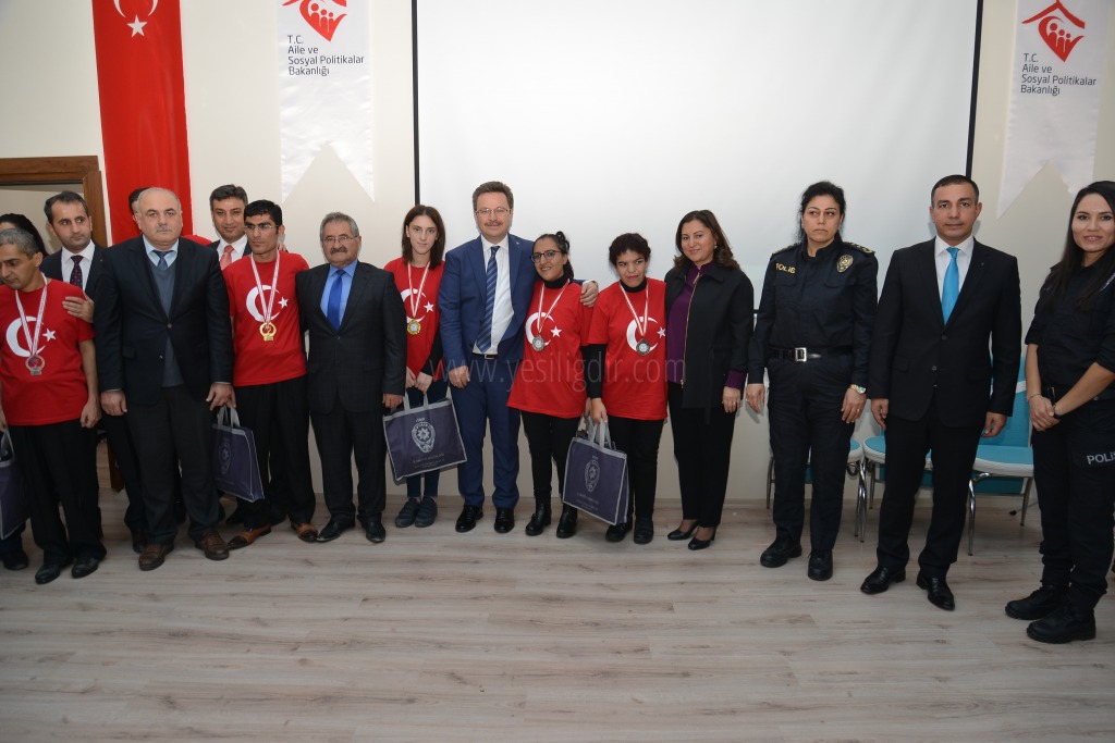 VALİ ENVER ÜNLÜ ENGELLİ VATANDAŞLARIMIZLA BİR ARAYA GELDİ