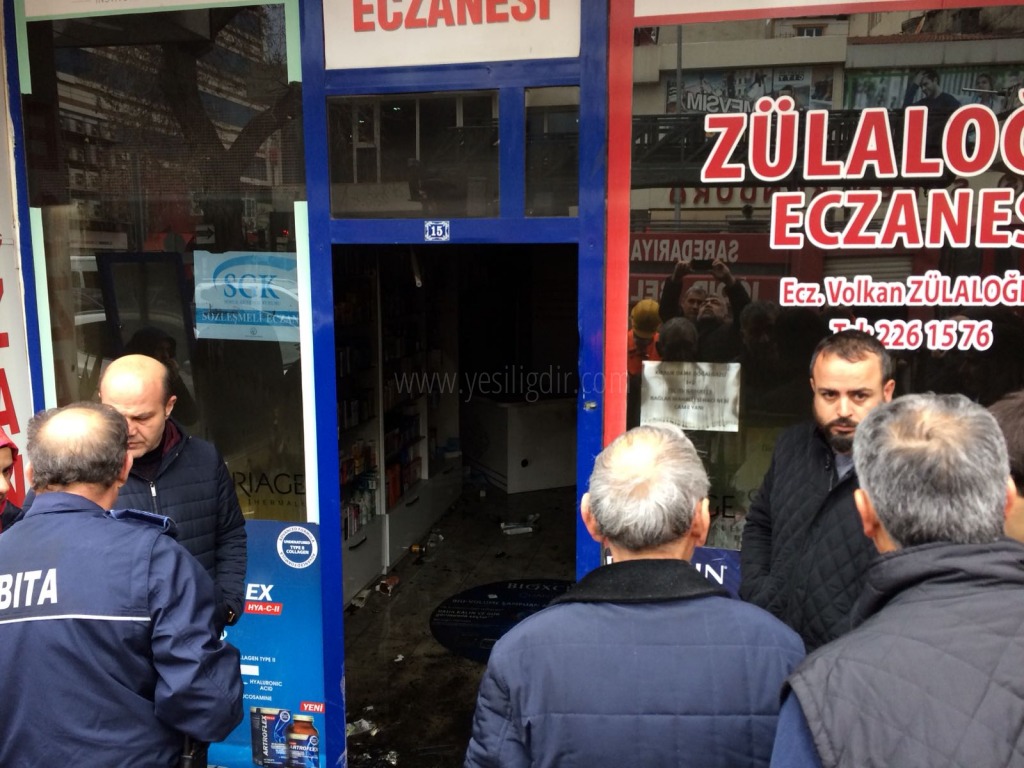 Zülaloğlu Eczanesi Elektrik Dalgalanması Sonucu Yandı