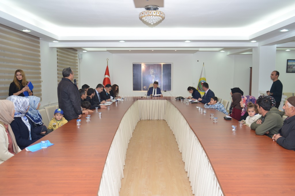 VALİ ÜNLÜ BAŞKANLIĞINDA HALK GÜNÜ TOPLANTISI GERÇEKLEŞTİRİLDİ