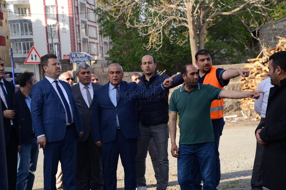 VALİ ÜNLÜ OKUL İNŞAATLARINDA İNCELEMELERDE BULUNDU