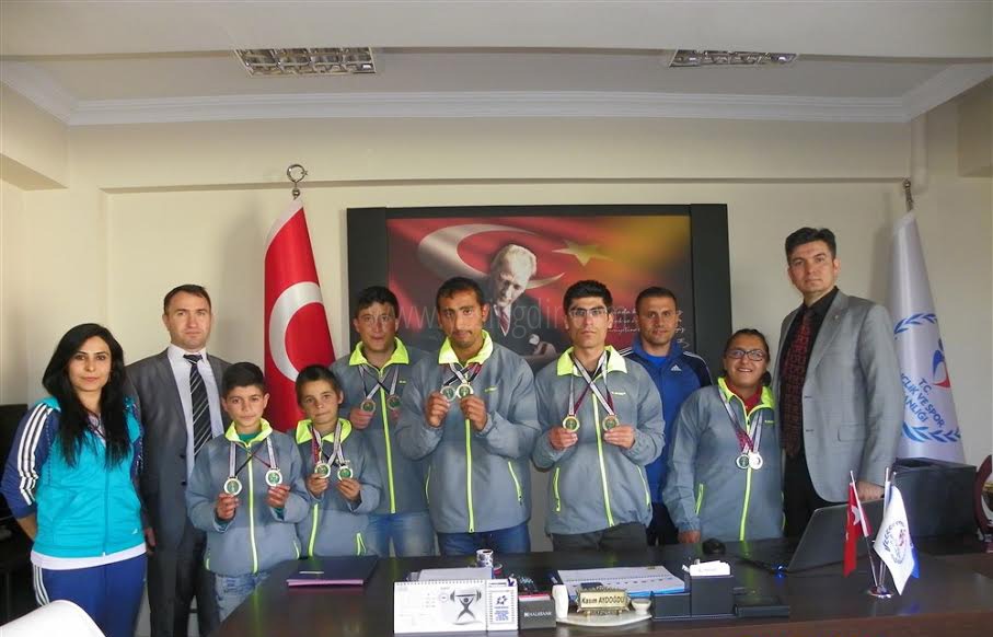IĞDIRLI ÖZEL SPORCULARIMIZDAN MADALYA YAĞMURU