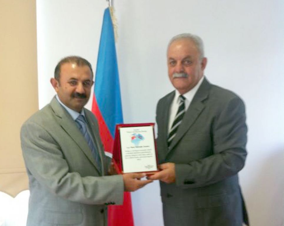 Karakoyunlu'dan Zeynelov'a Plaket