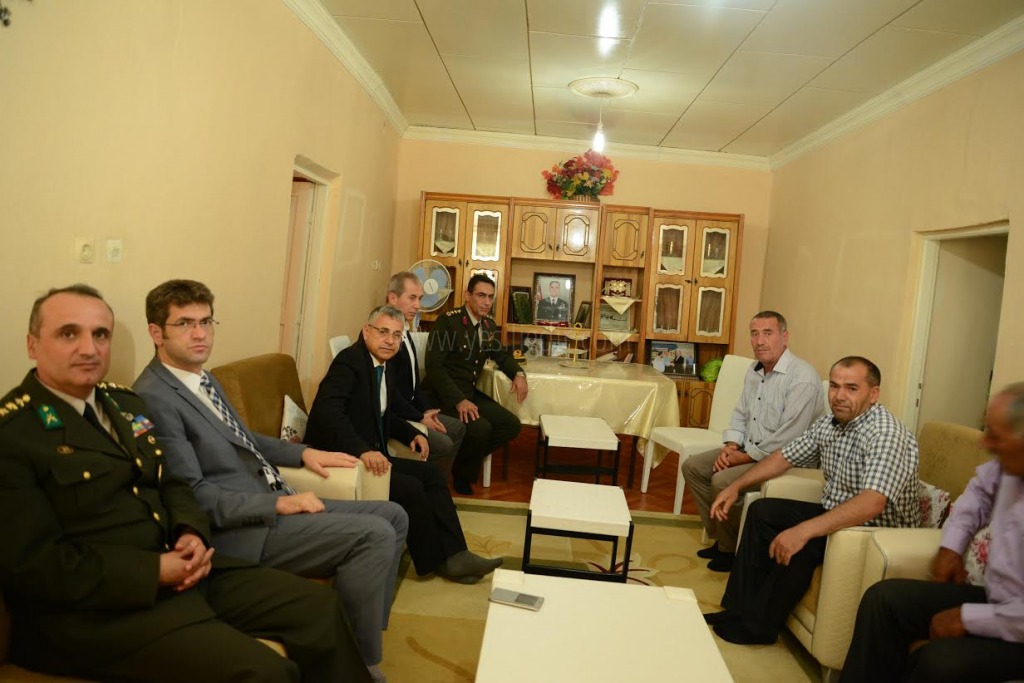 IĞDIR PROTOKOLÜ DEMOKRASİ ŞEHİTLERİNİN AİLELERİNİ ZİYARET ETTİ