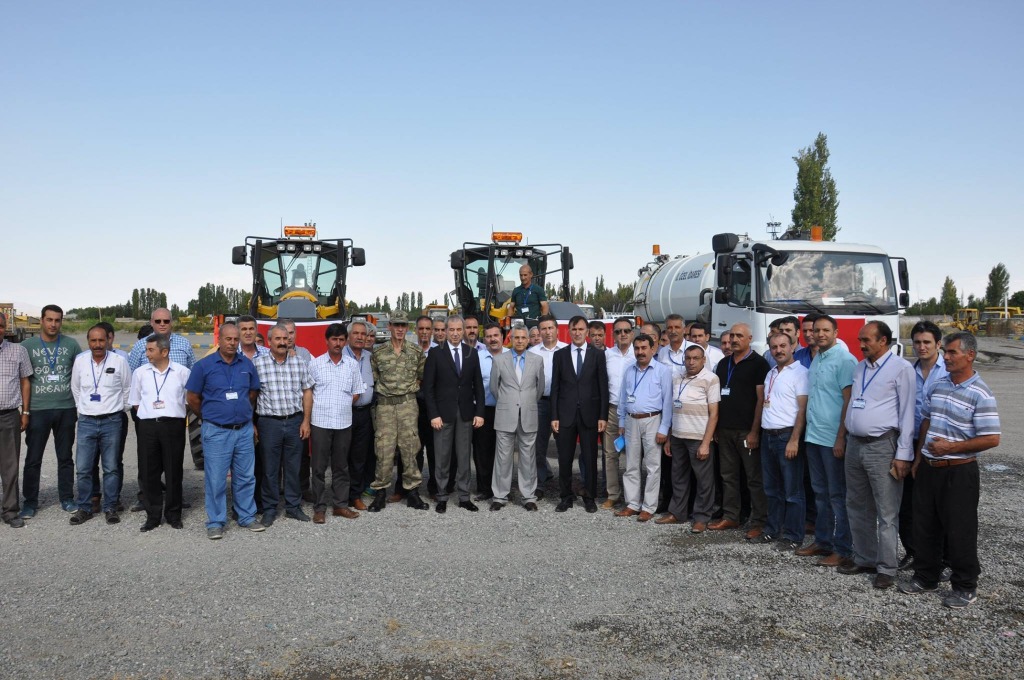 İL ÖZEL İDARESİ MAKİNA PARKINI GÜÇLENDİRMEYE DEVAM EDİYOR