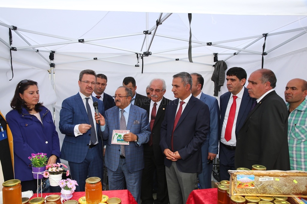 Rektör Alma Iğdır Bal ve Yöresel Ürünler Tanıtım Fuarına Katıldı