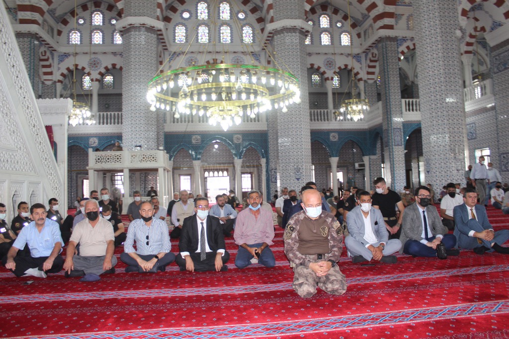 IĞDIR'DA 13 ŞEHİT POLİS İÇİN MEVLİT OKUTULDU