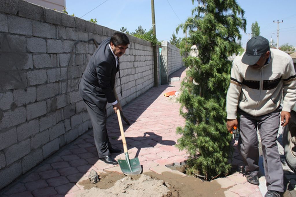 Iğdır Belediyesi Yeşillendirme Çalışmalarına Başladı