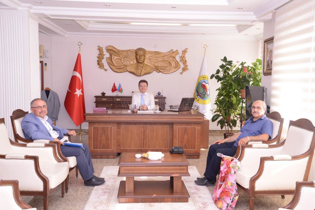 AŞKALE ÇİMENTO FABRİKASI GENEL MÜDÜRÜ İLE ÇEVRE DİREKTÖRÜNDEN VALİ ENLÜYE ZİYARET