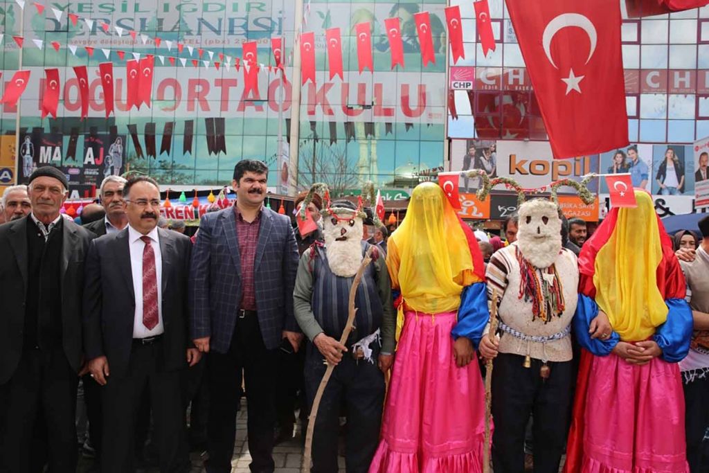 Nevruz Bayramı Kutlamalarına Üniversite De Katkıda Bulundu