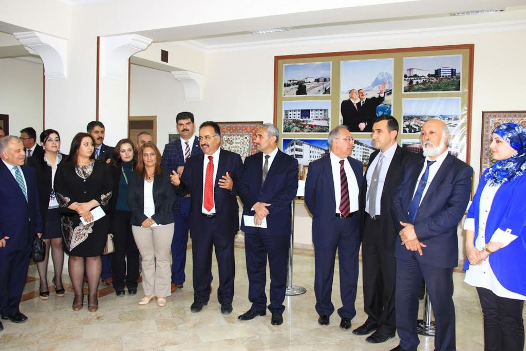 Iğdır Üniversitesi Nahçıvanda Geleneksel El Sanatları Sergisi Açtı