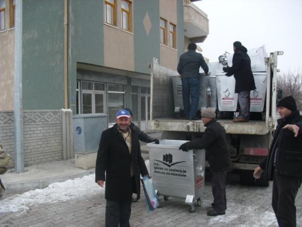 Aralık İlçesi Yeni Çöp Konteynırlarla Donatıldı