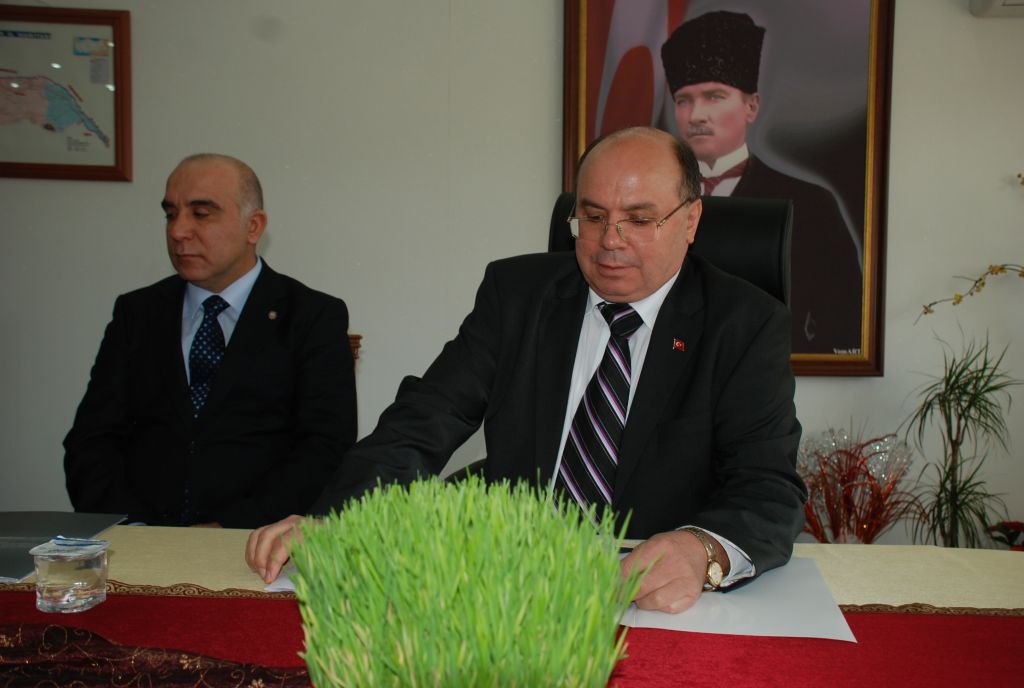 Iğdır Valisi Amir ÇiçekNevruz Kardeşlik Birlik ve Beraberlik Bayramıdır Bunu Ayrımcılığa Çevirenlere Fırsat Vermeyeceğiz 21 Kişi Gözaltına Alındıdedi