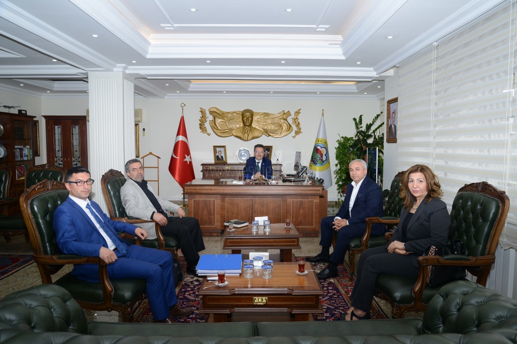 VALİ ENVER ÜNLÜ MAKAMINDA MİSAFİRLERİ AĞIRLADI