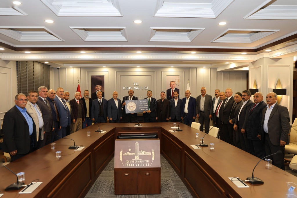 AŞİRET LİDERLERİ VE  KANAAT ÖNDERLERİNDEN VALİ TURAN'A ZİYARET