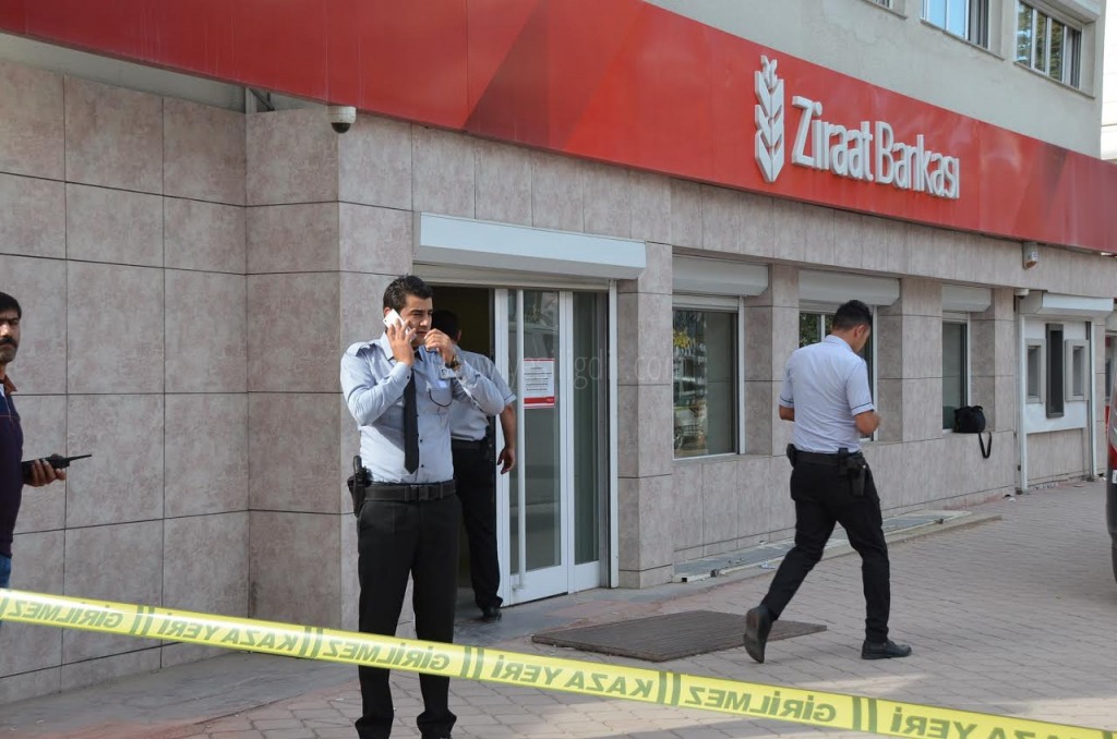 Banka Önünde Şüpheli Paket Alarmı