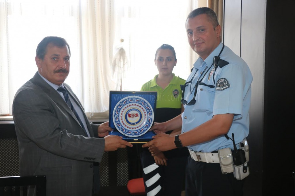 Iğdır İl Emniyet Müdürlüğünün Tayini Çıkan Personeline Veda Yemeği Düzenlendi