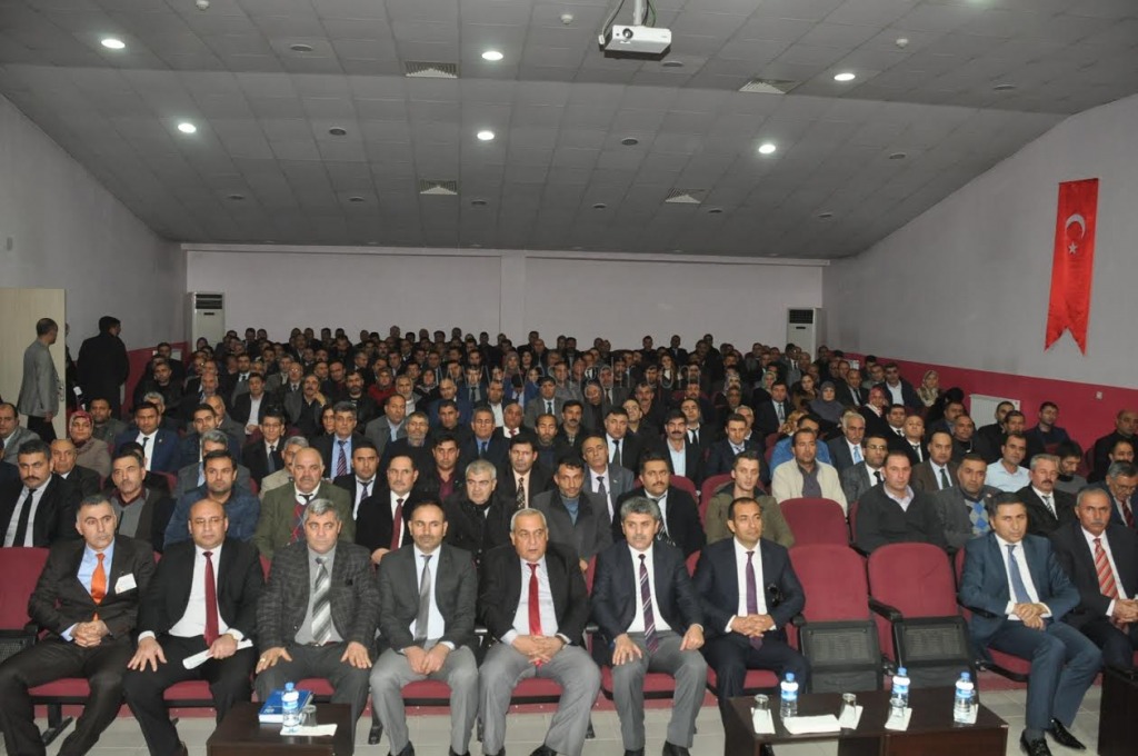 VALİ AHMET TURGAY ALPMAN OKUL-AİLE BİRLİĞİ BAŞKANLARI İLE TOPLANTI YAPTI