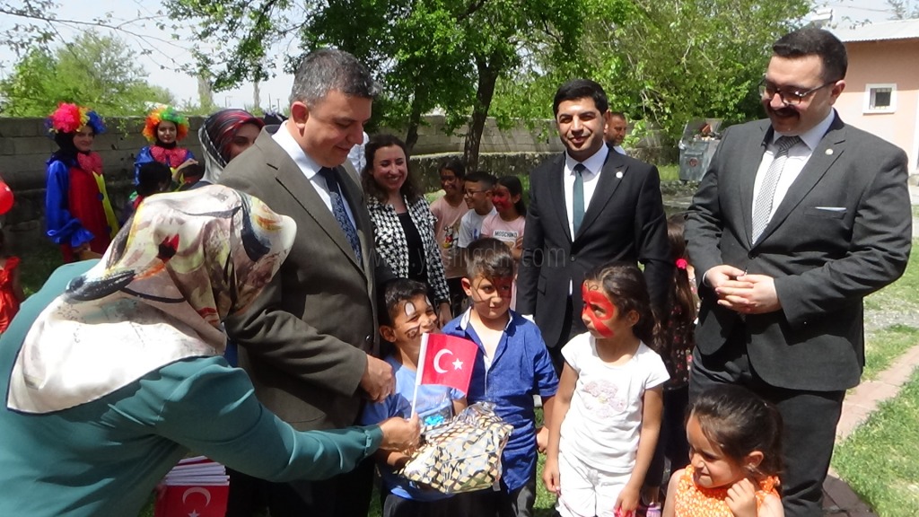 Iğdırda 1 Bayrak 1 Fidan 1 Kitap Projesi Gerçekleştirildi
