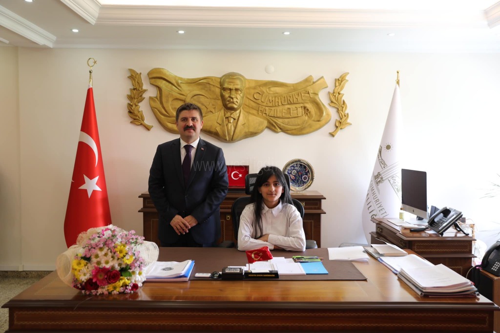 Rozerin Akbulut temsili olarak Vali Koltuğuna Oturdu