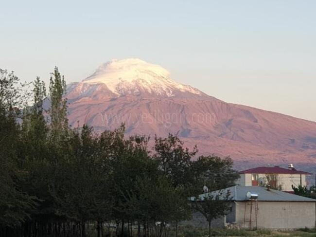 AĞRI DAĞI BEYAZA BÜRÜNDÜ