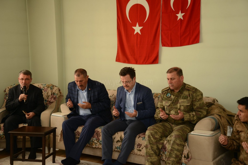 VALİ ENVER ÜNLÜ VE MİLLETVEKİLİ NURETTİN ARAS ŞEHİT MEVLÜDÜNE KATILDI