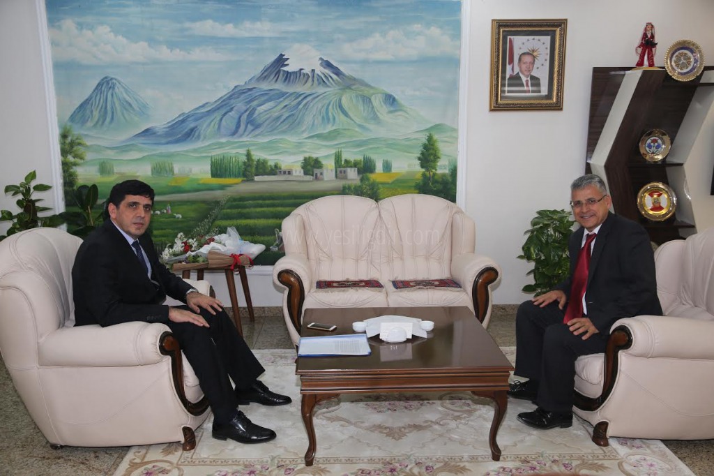 Rektör Prof Dr Mehmet Hakkı Alma Iğdır Valisi Alpmanı Makamında Ziyaret Etti