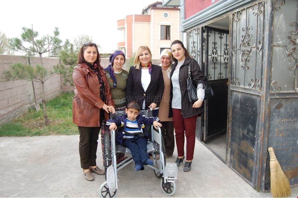 KÜÇÜK MUHAMMET TEKERLEKLİ SANDALYEYE KAVUŞTU