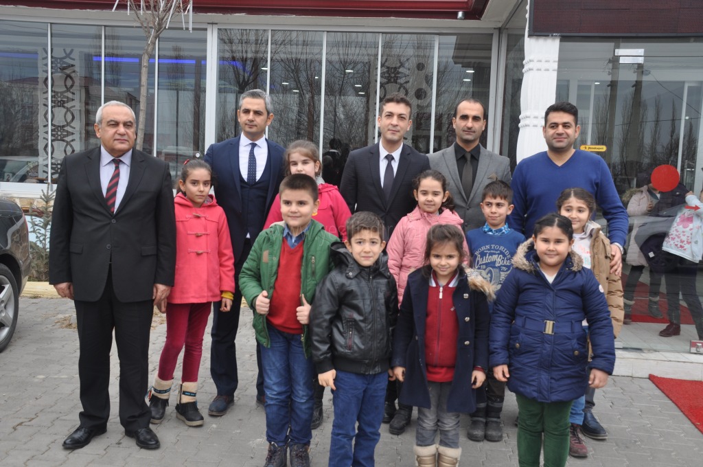 KİTAP OKUYAN ÖĞRENCİLERE YEMEK ZİYAFETİ