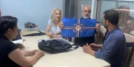 Serdar ÜnsalSözde batı Ermenistan devlet başkanı Türkiyede nasıl bayrak açar