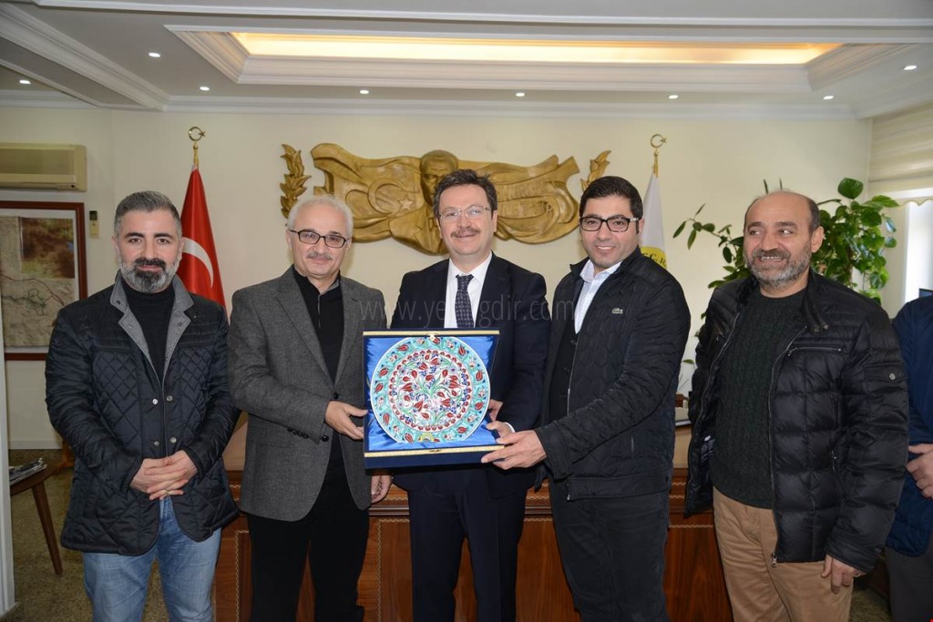 VALİ ENVER ÜNLÜ ÇEKMEKÖY BELEDİYE BAŞKANLIĞI HEYETİNİ MAKAMINDA AĞIRLADI