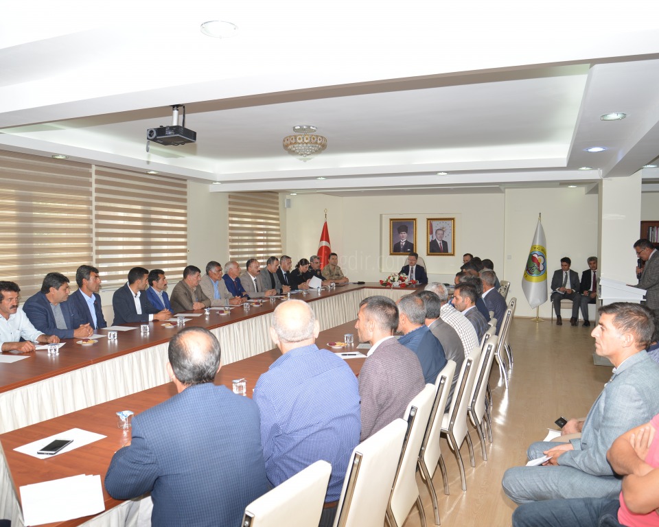Vali Enver Ünlü Başkanlığında Muhtarlar Toplantısı Yapıldı