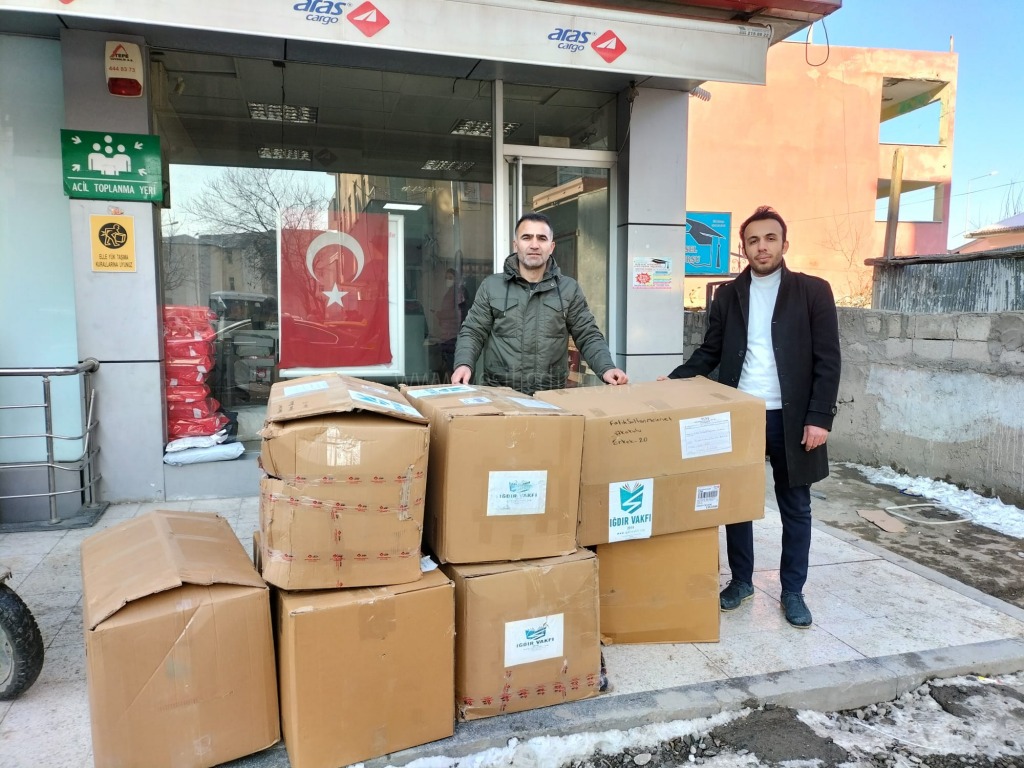 Iğdır'da İhtiyaç Sahibi Öğrencilere Giysi Yardımı