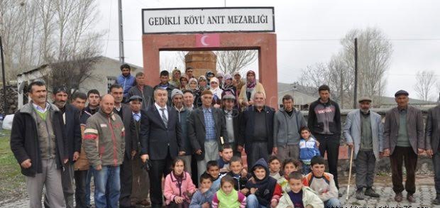 ERMENİLERİN KATLETTİĞİ GEDİKLİ ŞEHİTLERİ ANILDI