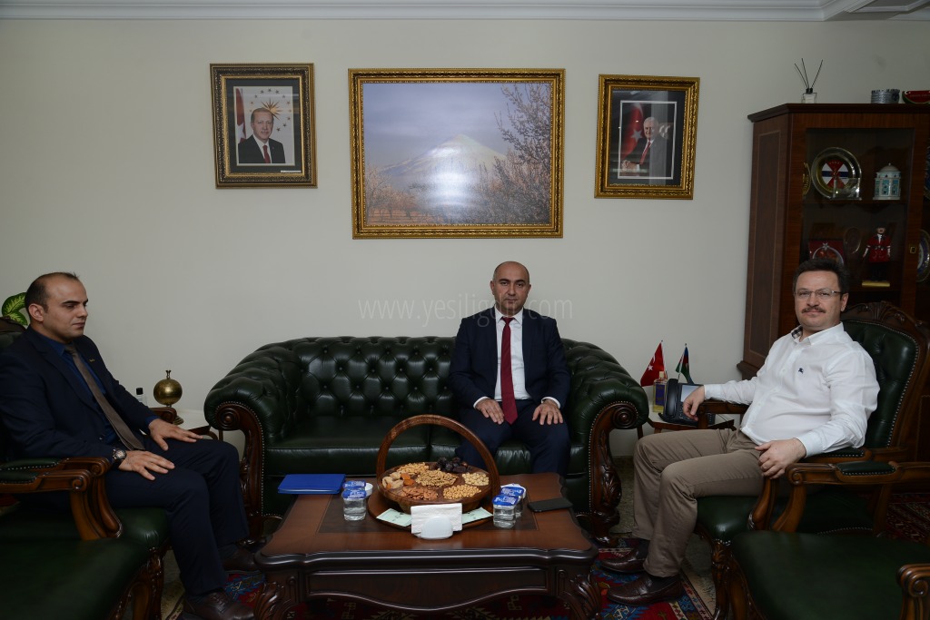 KARS BAŞKONSOLOSU NURİ GULİYEV VALİ ENVER ÜNLÜYÜ ZİYARET ETTİ