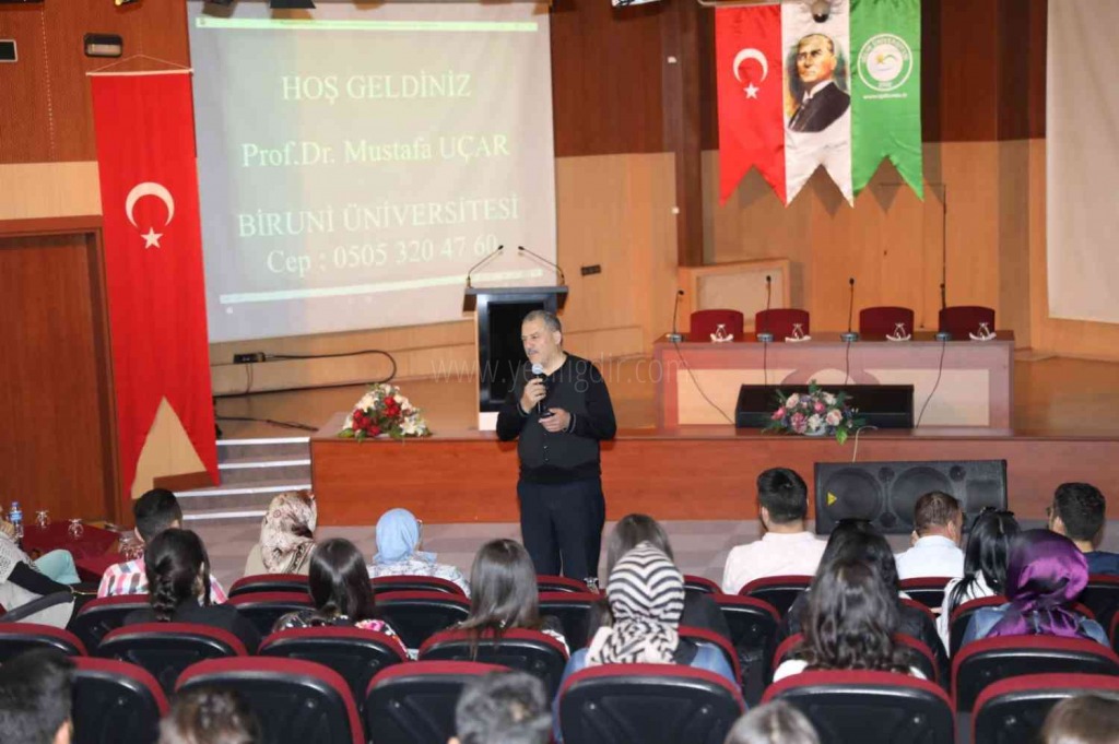 Prof Dr Mustafa Uçar Sağlıklı Oto Kontrol Konulu Konferans Verdi