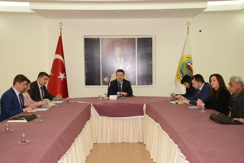 VATANDAŞLAR SORUNLARINI VALİ ENVER ÜNLÜYE AKTARDI
