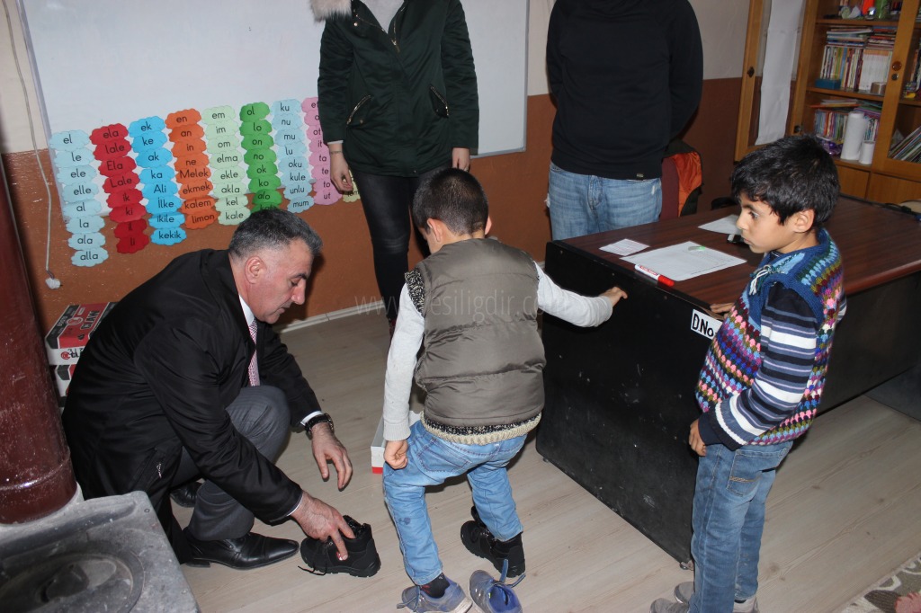 Ücretli öğretmenlerden örnek davranış