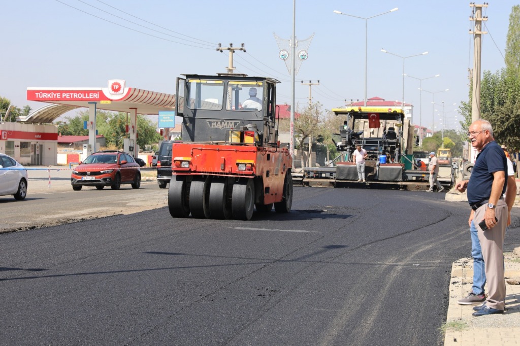Hastane Yoluna 6 Km Asfalt
