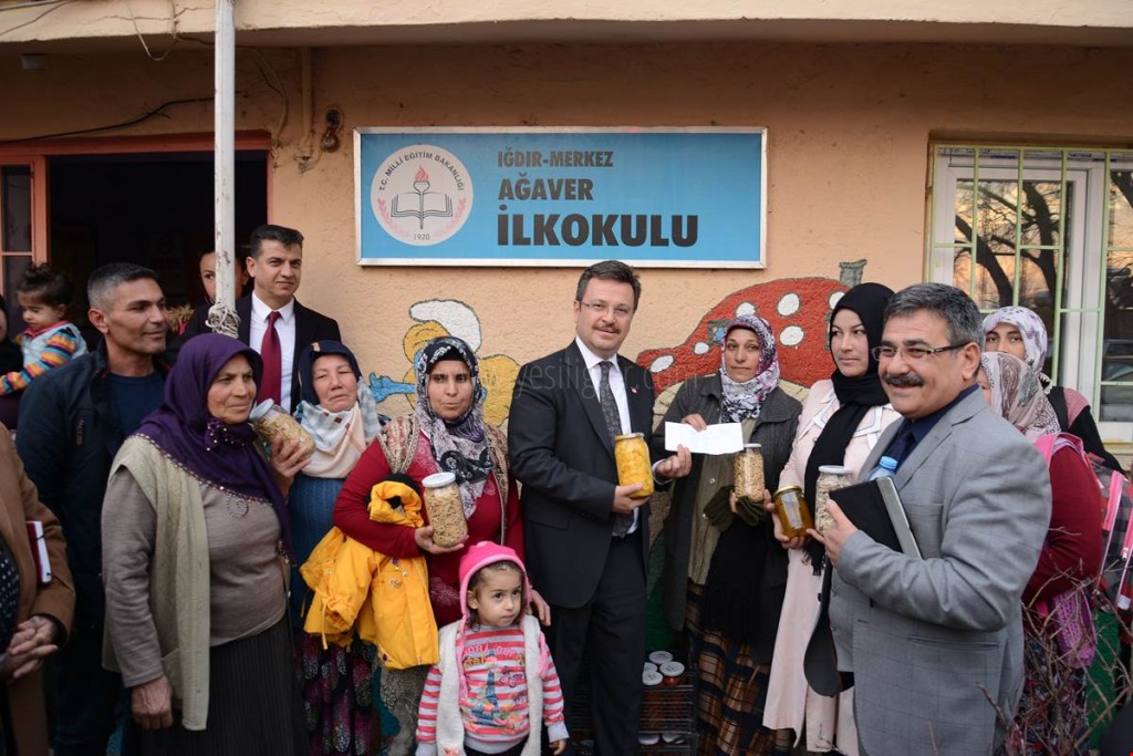VALİ ÜNLÜ KÖY ZİYARETLERİNE DEVAM EDİYOR
