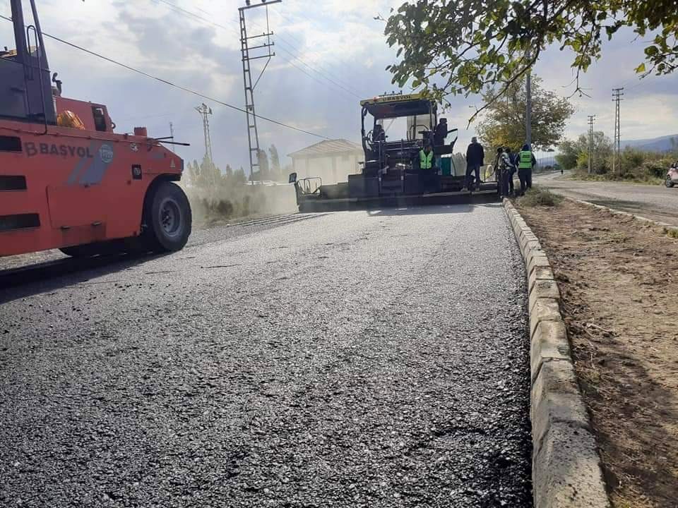 KÖYDES 2021 yılı Bsk Asfalt Çalışmaları ilçelerde ve Merkez köylerde Devam Ediyor