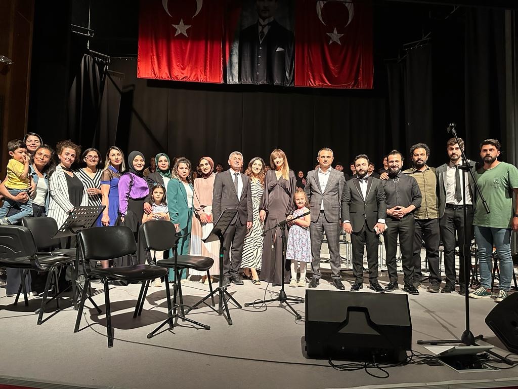YIL SONU SERGİSİ VE KONSER