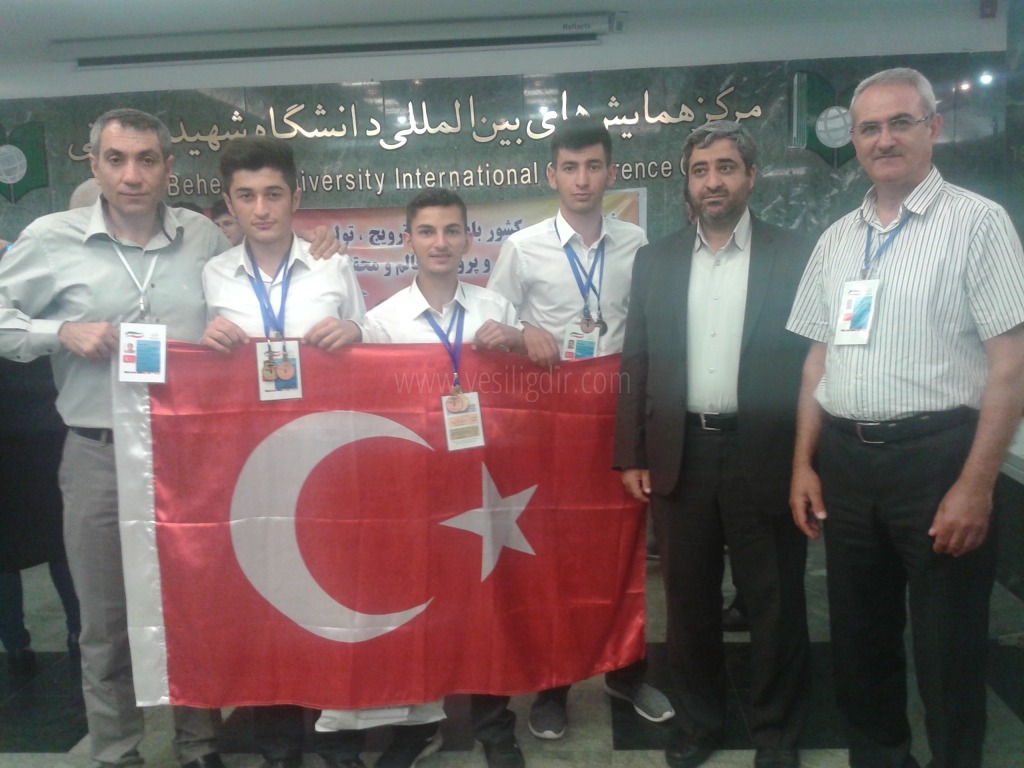 Tuzluca 100 Yıl Anadolu Lisesi İran'dan madalya ile döndü
