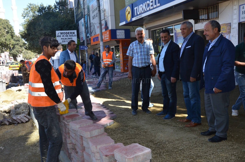 Çarşı Merkezinde Eş Zamanlı Çalışmalar Devam Ediyor