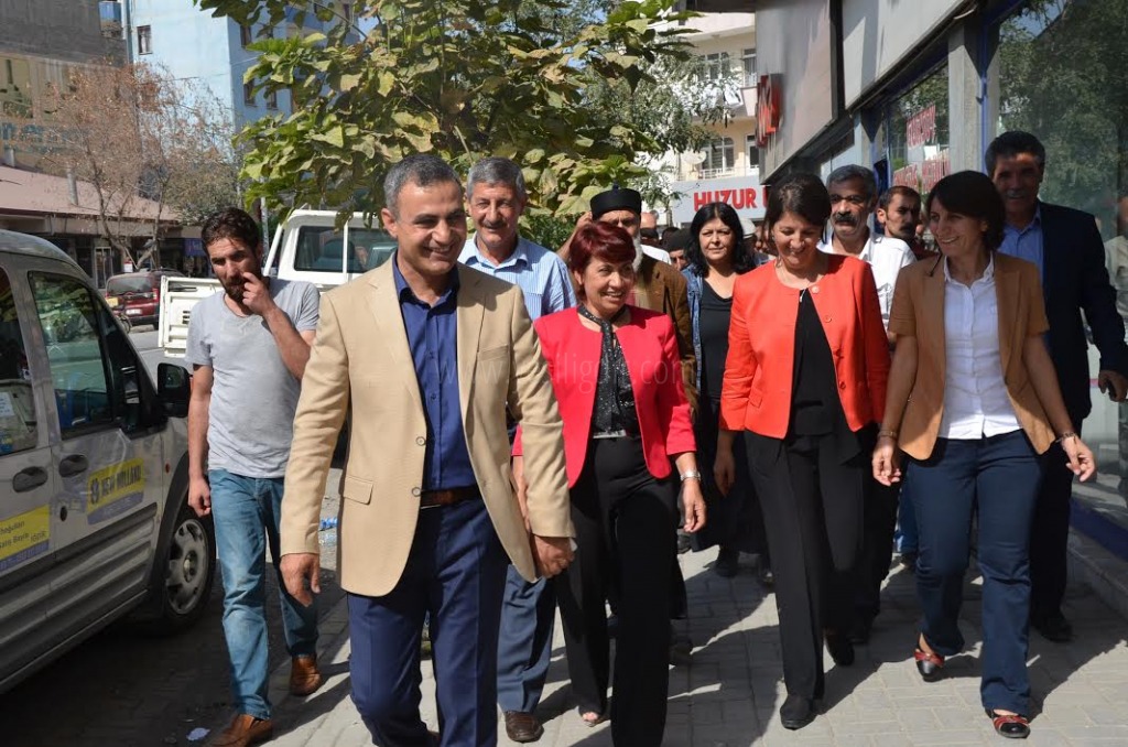 HDPliler esnaflarla bayramlaştı